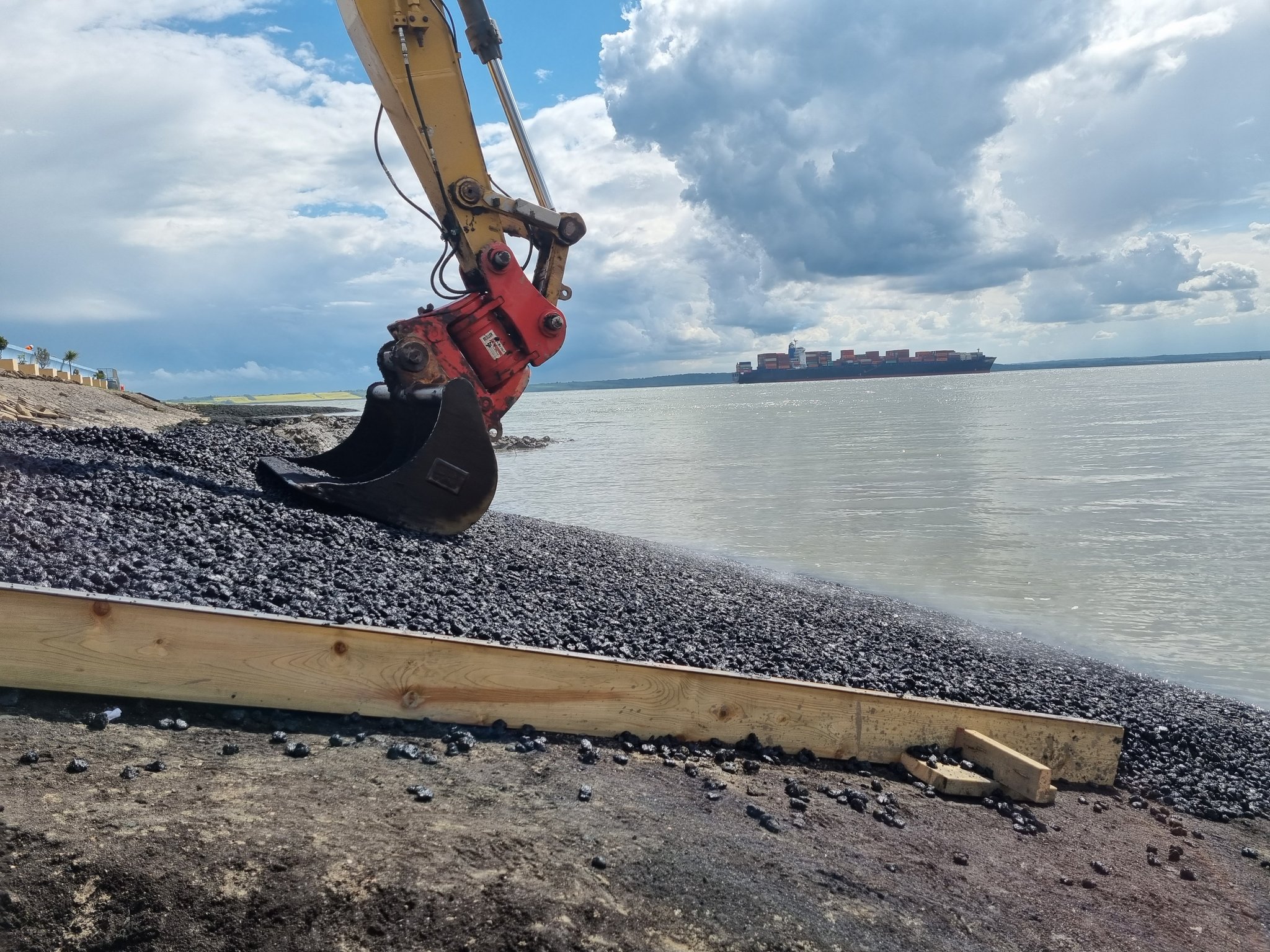 Works started on Canvey Island Southern Shoreline project to strengthen the seawall